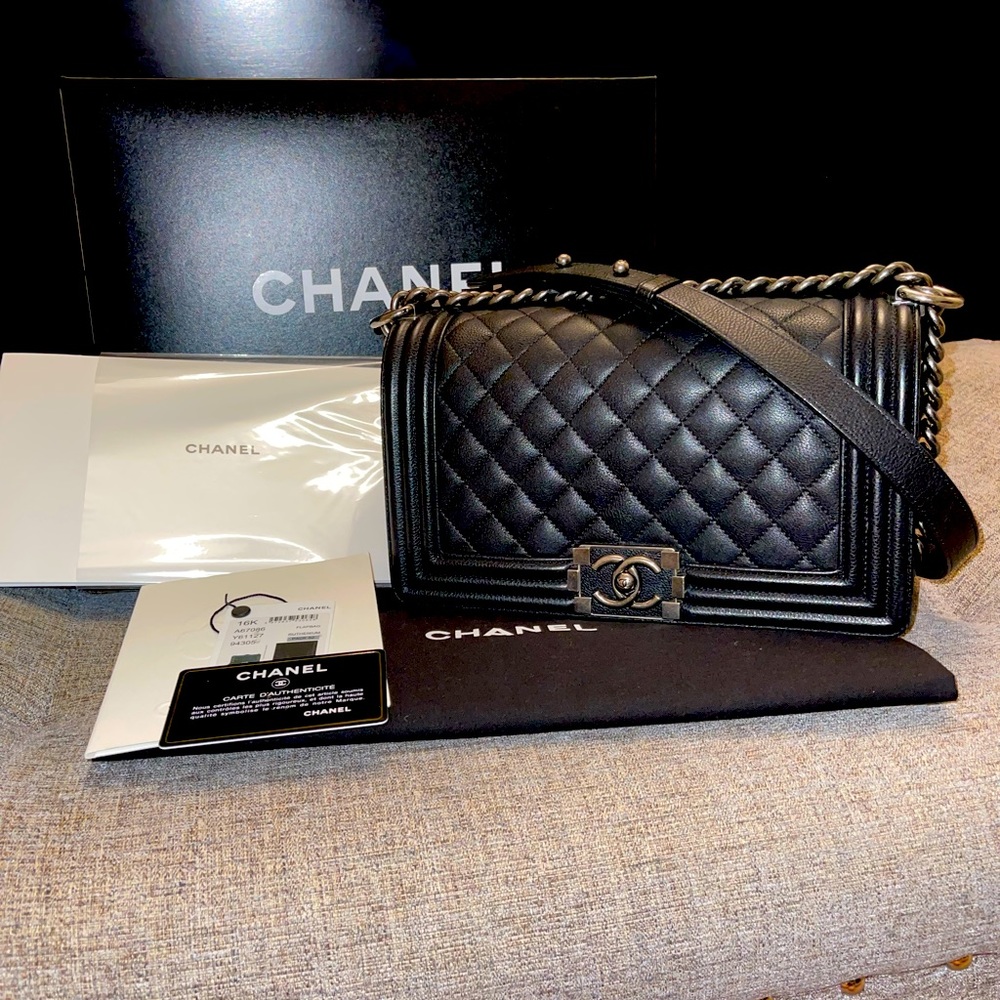 ‼️AUTH‼️ CHANEL boy with ruthenium metal finish in black, size medium